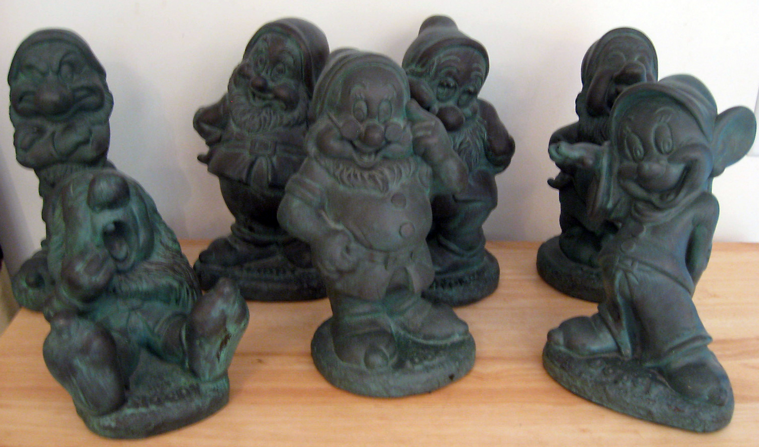 مجسمه برنجی هفت کوتوله