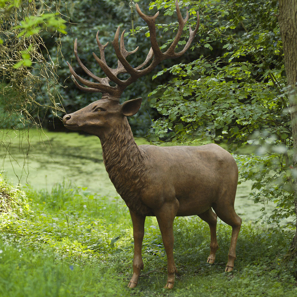 مجسمه برنجی گوزن کوچک