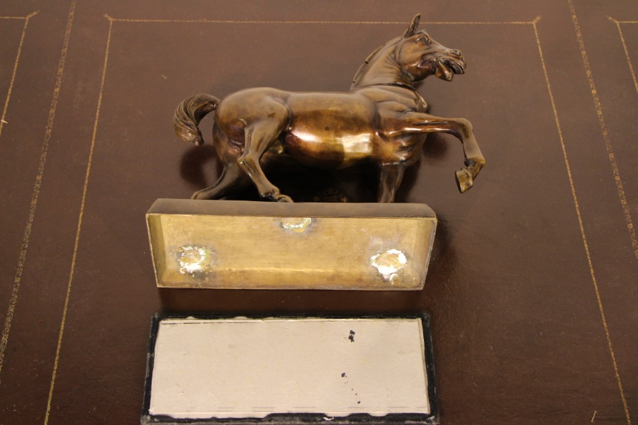 عکس مجسمه اسب برنجی