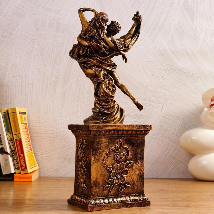 مجسمه برنجی بزرگ